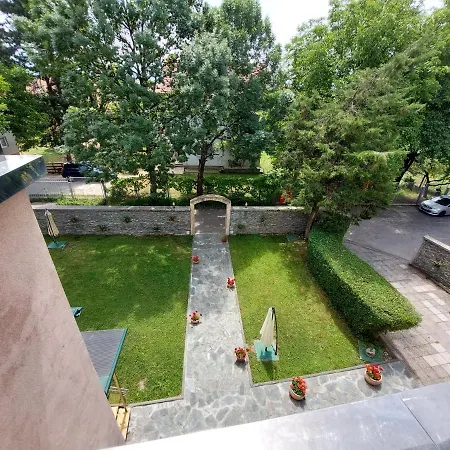 Brass- Free Parking 4*