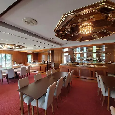 Brass- Free Parking 4*