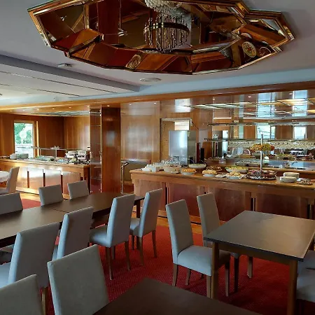 Brass- Free Parking 4*