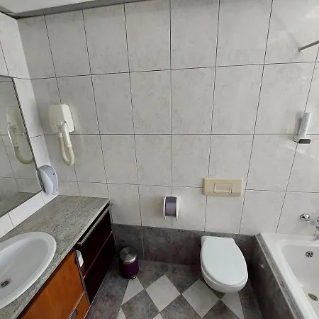 Brass- Free Parking Ξενοδοχείο