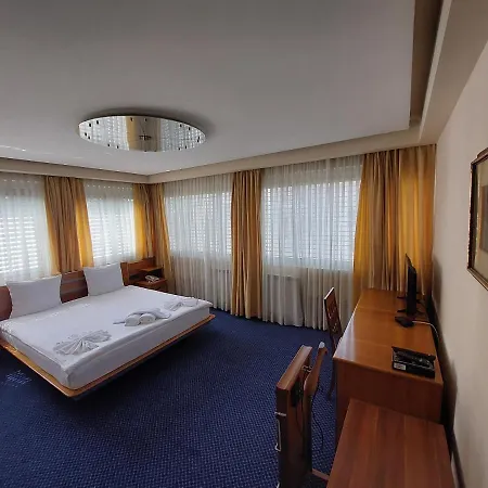 Hotel Brass- Free Parking