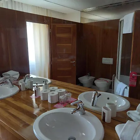 Ξενοδοχείο Brass- Free Parking