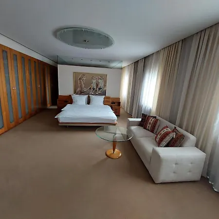 Ξενοδοχείο Brass- Free Parking